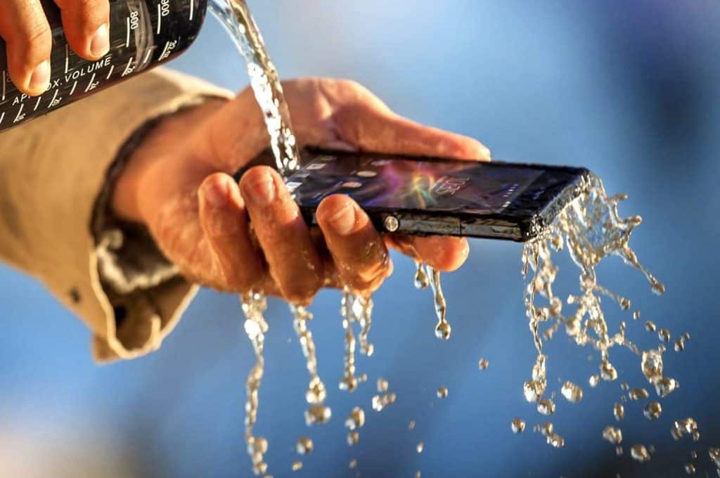 Pouring water on Xperia Z3