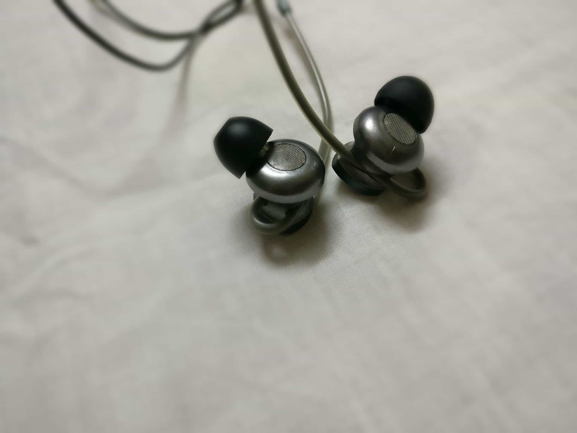 mixcder oval shaped earbuds