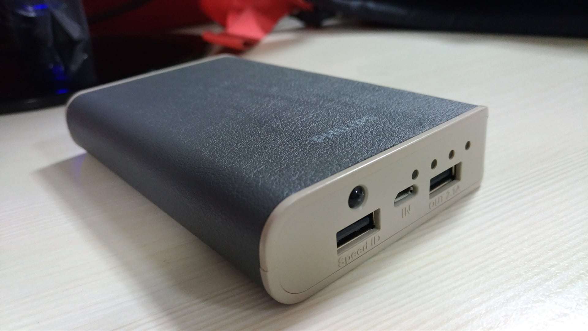 Philips Mobile Accessories - Testing Out the 13000mAh Portable Powerbank and an Apple Lightning Cable! - 5